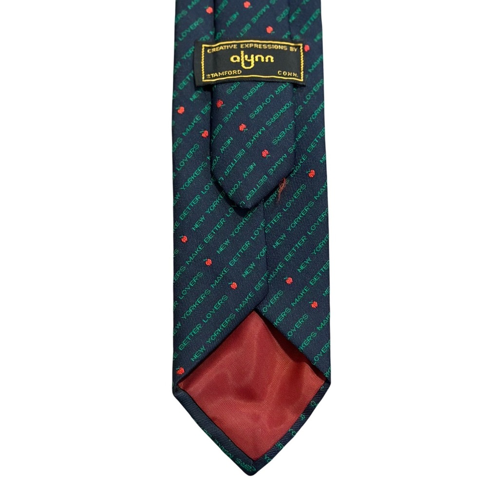 Alynn Mens New Yorkers Make Better Lovers Tie Navy Red Apple Novelty NYC